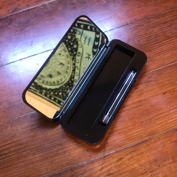 Buxom: Empty Eyeshadow Palette - Picture 5 of 5